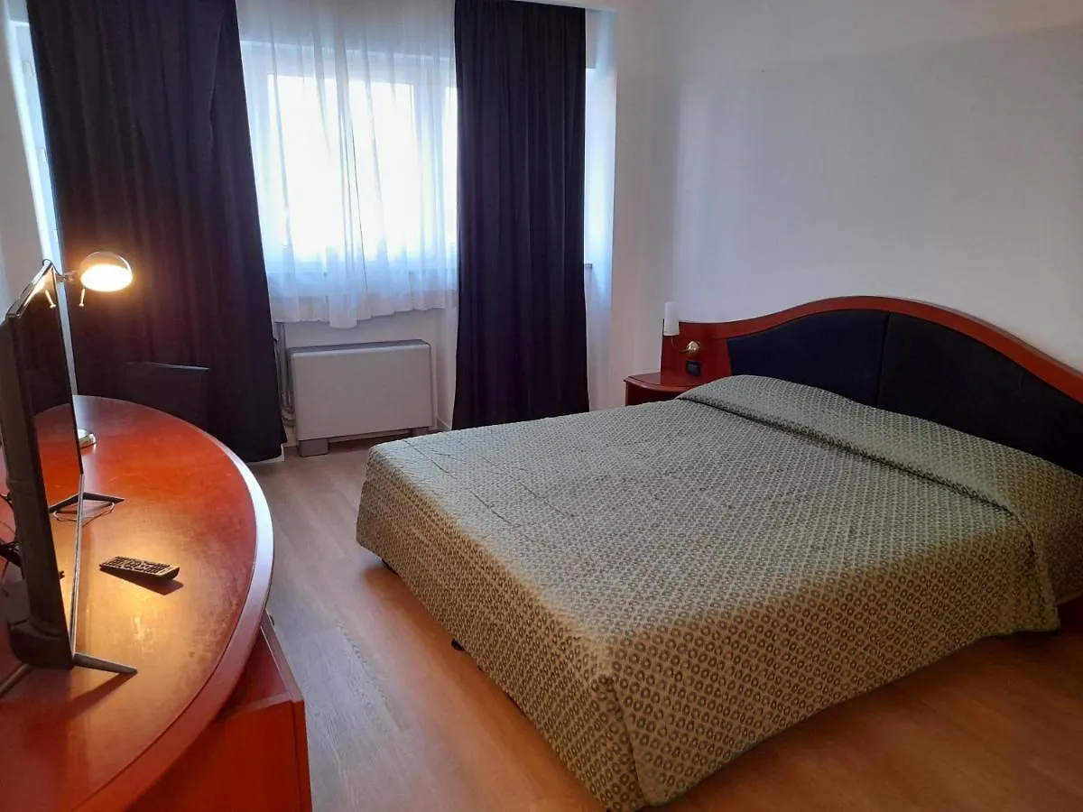 Hotel Donizetti 랄리오