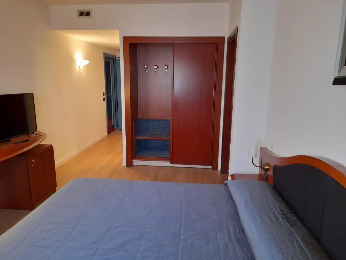 Hotel Donizetti 랄리오 3*,