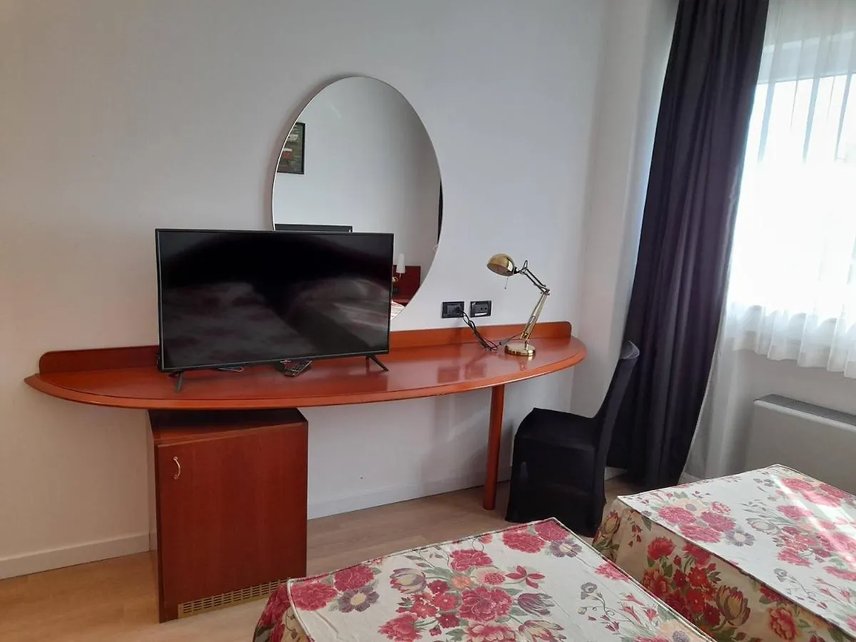 Hotel Donizetti Lallio 3*,  Italy